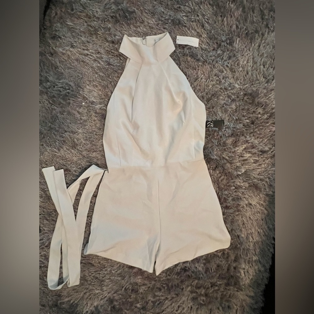 New York & Company White Romper- NWT never been worn Size- XS